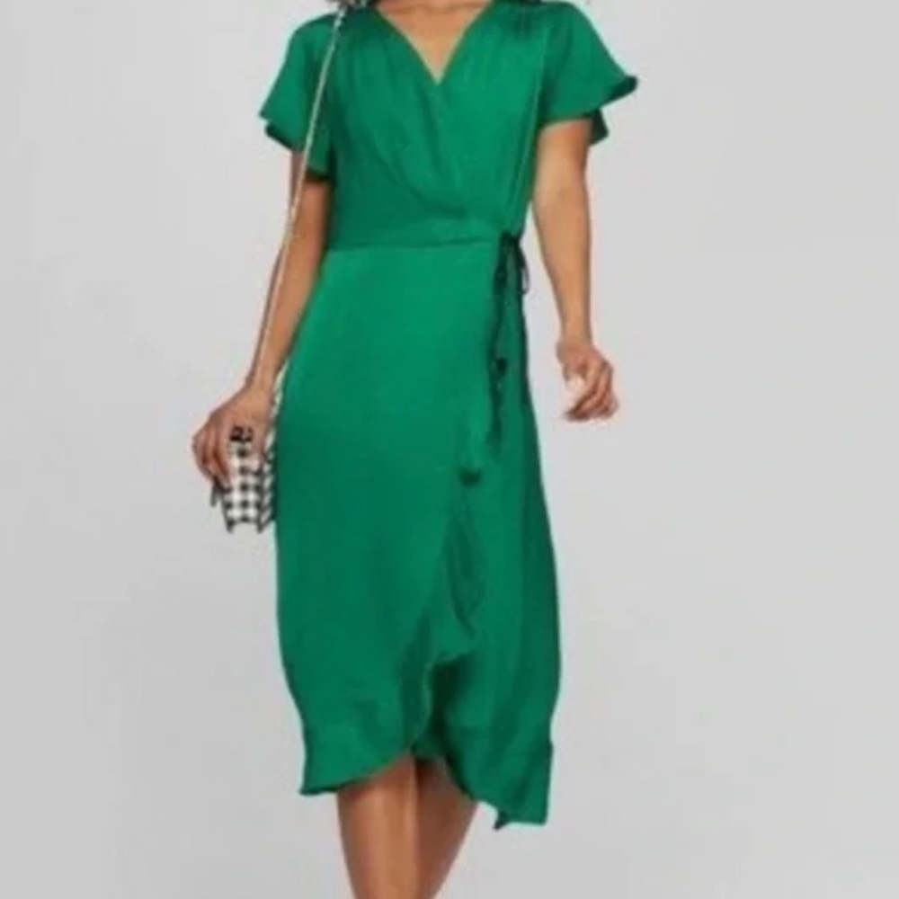 MEDIUM  WHO WHAT WEAR Flutter Sleeve Wrap
Midi Dress